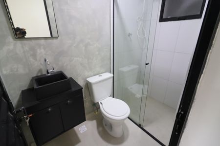 Banheiro de kitnet/studio para alugar com 1 quarto, 21m² em Presidente Altino, Osasco