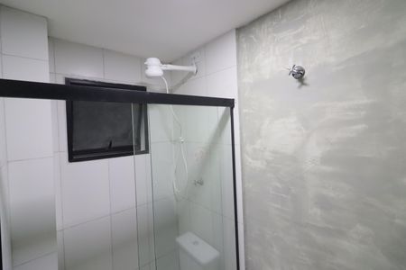 Banheiro de kitnet/studio para alugar com 1 quarto, 21m² em Presidente Altino, Osasco