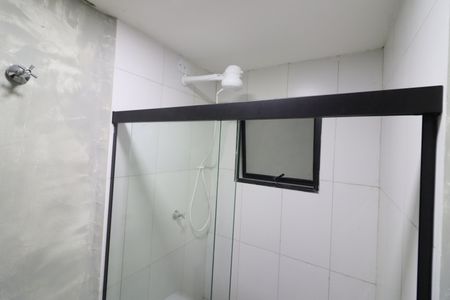 Banheiro de kitnet/studio para alugar com 1 quarto, 21m² em Presidente Altino, Osasco