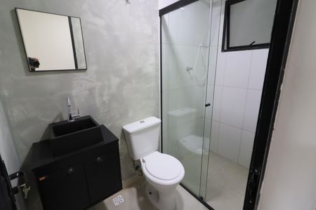 Banheiro de kitnet/studio para alugar com 1 quarto, 21m² em Presidente Altino, Osasco