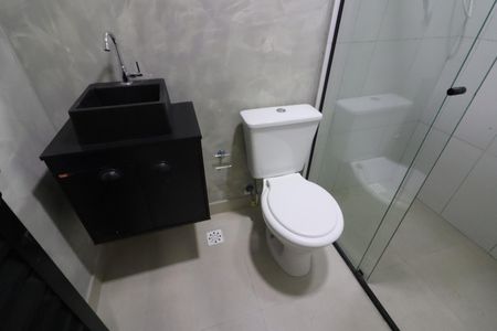 Banheiro de kitnet/studio para alugar com 1 quarto, 20m² em Presidente Altino, Osasco