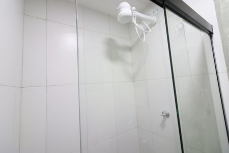 Banheiro de kitnet/studio para alugar com 1 quarto, 21m² em Presidente Altino, Osasco
