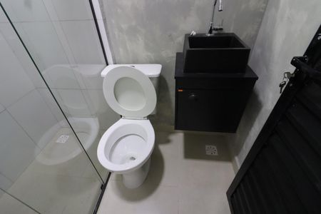 Banheiro de kitnet/studio para alugar com 1 quarto, 21m² em Presidente Altino, Osasco