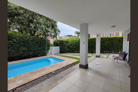 Casa de condomínio à venda com 294m², 6 quartos e 4 vagasÁrea externa