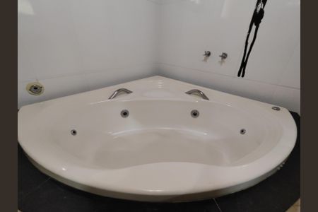 Casa de condomínio à venda com 294m², 6 quartos e 4 vagasBanheiro da Suíte 4