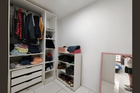 Casa de condomínio à venda com 294m², 6 quartos e 4 vagasSuíte 3 closet