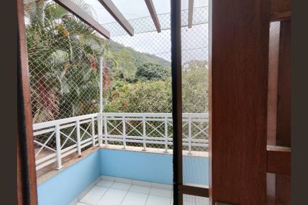 Casa de condomínio à venda com 294m², 6 quartos e 4 vagasSuíte 2 varanda
