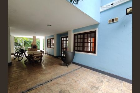 Casa de condomínio à venda com 294m², 6 quartos e 4 vagasÁrea externa