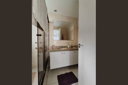 Casa de condomínio à venda com 294m², 6 quartos e 4 vagasBanheiro da Suíte 1