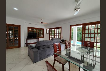 Sala de casa de condomínio à venda com 6 quartos, 294m² em Vargem Pequena, Rio de Janeiro