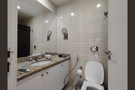 Casa de condomínio à venda com 294m², 6 quartos e 4 vagasBanheiro da Suíte 2