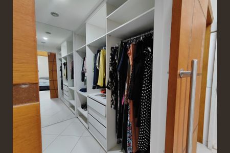 Casa de condomínio à venda com 294m², 6 quartos e 4 vagasSuíte 4 closet