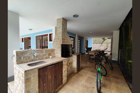 Casa de condomínio à venda com 294m², 6 quartos e 4 vagasÁrea externa