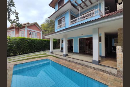 Casa de condomínio à venda com 294m², 6 quartos e 4 vagasÁrea externa