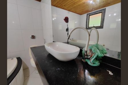 Casa de condomínio à venda com 294m², 6 quartos e 4 vagasBanheiro da Suíte 4