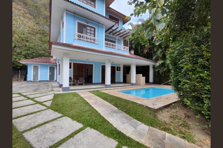 Casa de condomínio à venda com 294m², 6 quartos e 4 vagasÁrea externa
