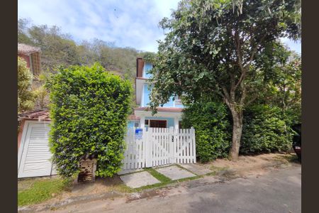Casa de condomínio à venda com 294m², 6 quartos e 4 vagasFachada