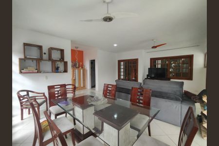 Sala de casa de condomínio à venda com 6 quartos, 294m² em Vargem Pequena, Rio de Janeiro