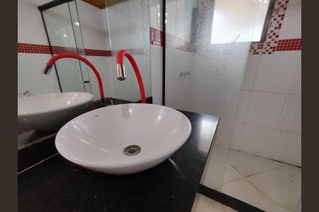 Casa de condomínio à venda com 294m², 6 quartos e 4 vagasBanheiro das suítes canadenses