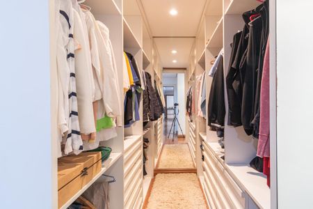 Apartamento à venda com 198m², 4 quartos e 2 vagasCloset da suíte