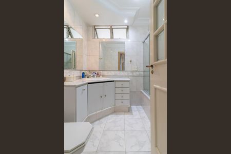 Apartamento à venda com 198m², 4 quartos e 2 vagasBanheiro da Suíte