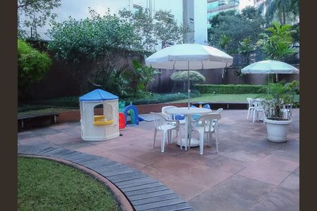 Apartamento à venda com 198m², 4 quartos e 2 vagasÁrea externa