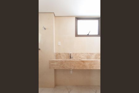 Apartamento à venda com 295m², 3 quartos e 4 vagasBanheiro da Suíte 1