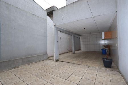 Casa à venda com 195m², 3 quartos e 2 vagasQuintal