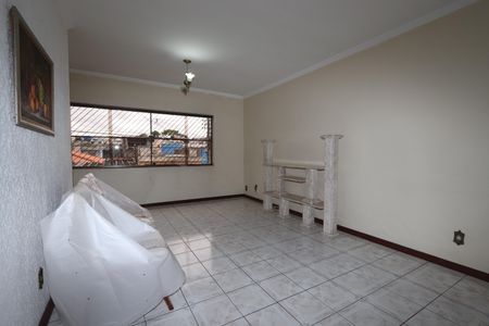 Casa à venda com 195m², 3 quartos e 2 vagasSala