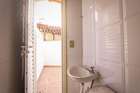 Casa à venda com 90m², 3 quartos e 2 vagas Casa à venda com 90m², 3 quartos e 2 vagasBanheiro de Serviço