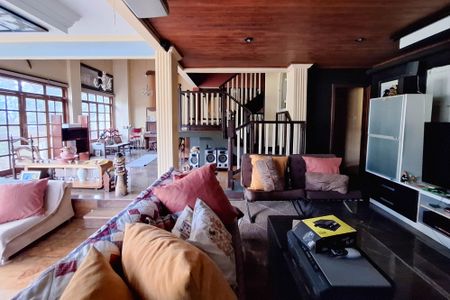 Casa à venda com 532m², 5 quartos e 2 vagasSala