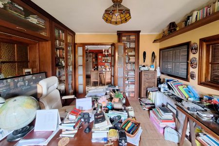 Casa à venda com 532m², 5 quartos e 2 vagasEscritório