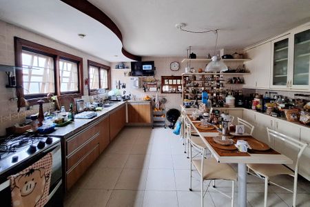 Casa à venda com 532m², 5 quartos e 2 vagasCozinha