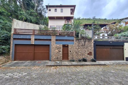 Casa à venda com 532m², 5 quartos e 2 vagasFachada