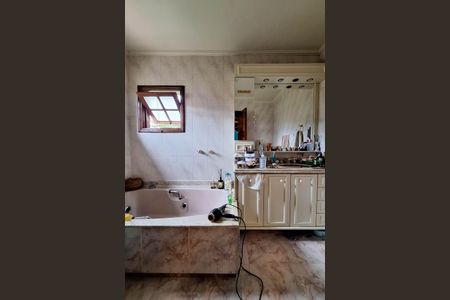 Casa à venda com 532m², 5 quartos e 2 vagasBanheiro da Suíte 1