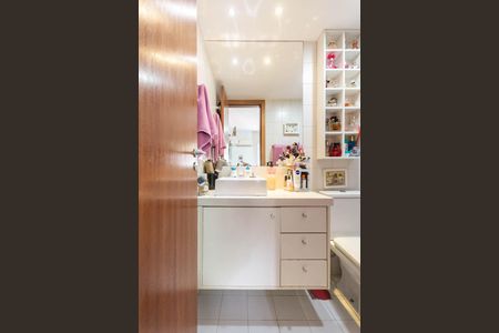 Apartamento à venda com 70m², 2 quartos e 1 vagaBanheiro Suíte