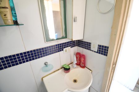 Banheiro de kitnet/studio para alugar com 1 quarto, 27m² em Centro, Campinas