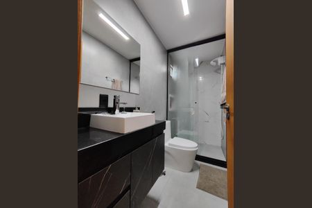 Casa de condomínio à venda com 560m², 4 quartos e 1 vaga Casa de condomínio à venda com 560m², 4 quartos e 1 vagaBanheiro da Suíte 3