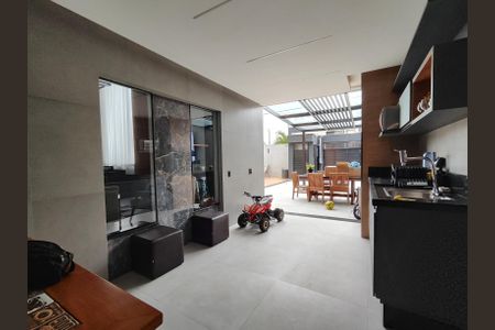 Casa de condomínio à venda com 560m², 4 quartos e 1 vaga Casa de condomínio à venda com 560m², 4 quartos e 1 vagaVaranda Sala