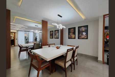 Casa de condomínio à venda com 560m², 4 quartos e 1 vaga Casa de condomínio à venda com 560m², 4 quartos e 1 vagaSala