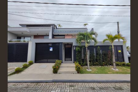 Casa de condomínio à venda com 560m², 4 quartos e 1 vaga Casa de condomínio à venda com 560m², 4 quartos e 1 vagaFachada