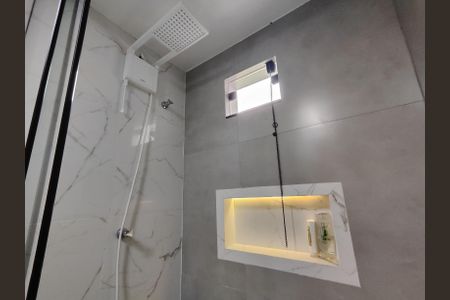 Casa de condomínio à venda com 560m², 4 quartos e 1 vaga Casa de condomínio à venda com 560m², 4 quartos e 1 vagaBanheiro da Suíte 2