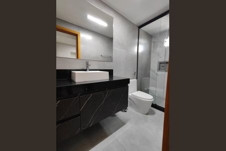 Casa de condomínio à venda com 560m², 4 quartos e 1 vaga Casa de condomínio à venda com 560m², 4 quartos e 1 vagaBanheiro da Suíte 4