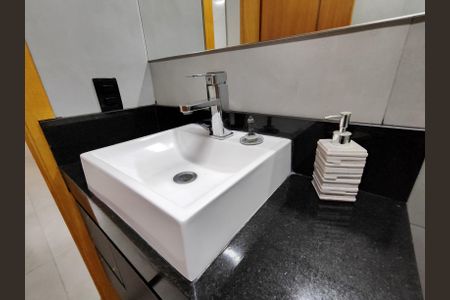 Casa de condomínio à venda com 560m², 4 quartos e 1 vaga Casa de condomínio à venda com 560m², 4 quartos e 1 vagaBanheiro da Suíte 3