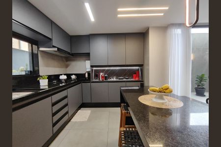 Casa de condomínio à venda com 560m², 4 quartos e 1 vaga Casa de condomínio à venda com 560m², 4 quartos e 1 vagaCozinha