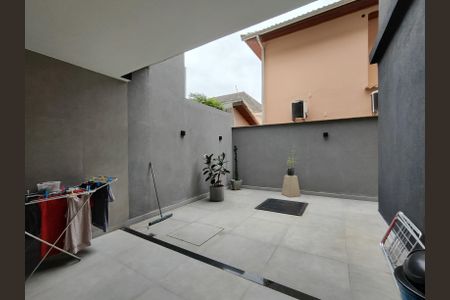 Casa de condomínio à venda com 560m², 4 quartos e 1 vaga Casa de condomínio à venda com 560m², 4 quartos e 1 vagaÁrea de Serviço