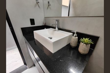 Casa de condomínio à venda com 560m², 4 quartos e 1 vaga Casa de condomínio à venda com 560m², 4 quartos e 1 vagaBanheiro Social