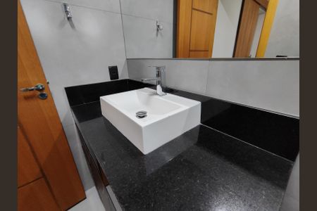 Casa de condomínio à venda com 560m², 4 quartos e 1 vaga Casa de condomínio à venda com 560m², 4 quartos e 1 vagaBanheiro da Suíte 4