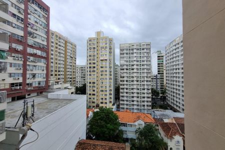 Vista da Sala de apartamento à venda com 2 quartos, 52m² em Icaraí, Niterói