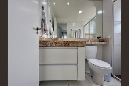 Apartamento à venda com 71m², 2 quartos e 2 vagasBanheiro da Suíte